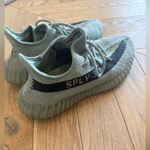 MENS YEEZY BOOST 350 v2 size 10 ADIDAS